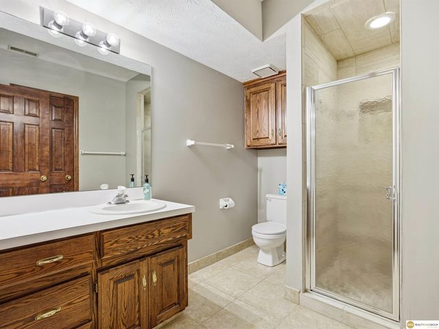 16432 Leavenworth Circle, Omaha, NE 68118