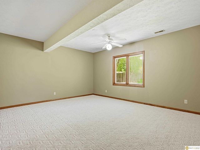 16432 Leavenworth Circle, Omaha, NE 68118