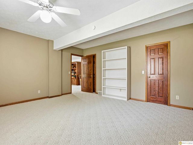16432 Leavenworth Circle, Omaha, NE 68118