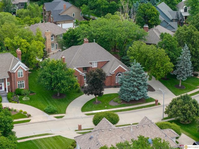 16432 Leavenworth Circle, Omaha, NE 68118