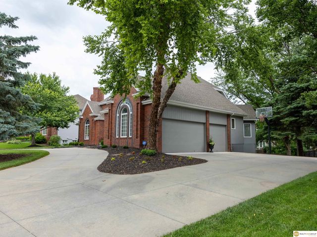 16432 Leavenworth Circle, Omaha, NE 68118
