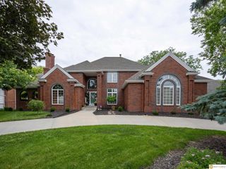 16432 Leavenworth Circle, Omaha, NE 68118