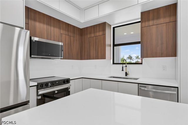 1003 Kismet PKWY W, Cape Coral, FL 33993