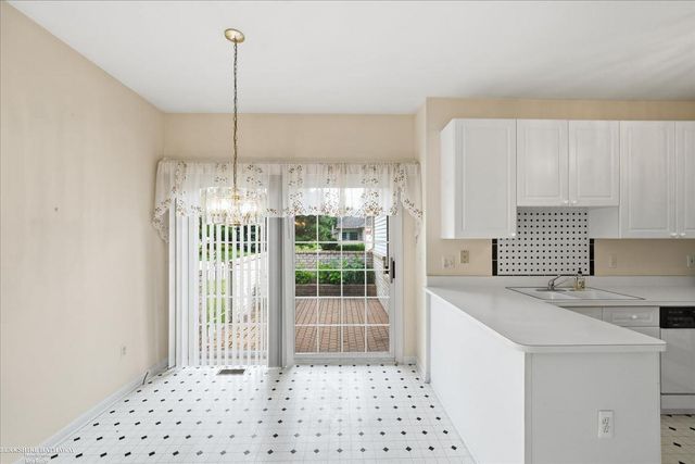 13300 Wyndemere Circle, Sterling Heights, MI 48313