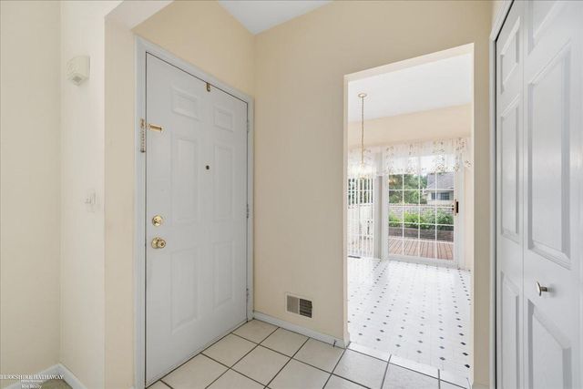13300 Wyndemere Circle, Sterling Heights, MI 48313