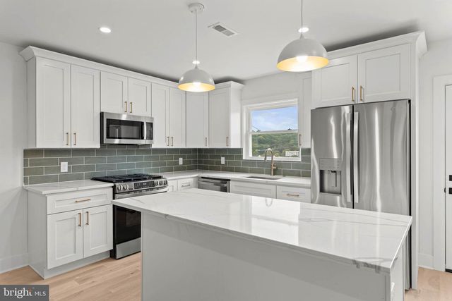 337 E 9TH AVE, Conshohocken, PA 19428
