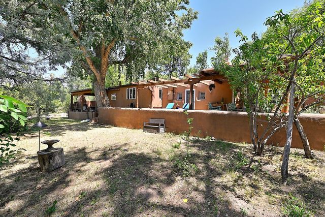 191 Tesuque Village Rd A, Santa Fe, NM 87506