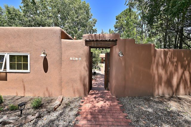 191 Tesuque Village Rd A, Santa Fe, NM 87506