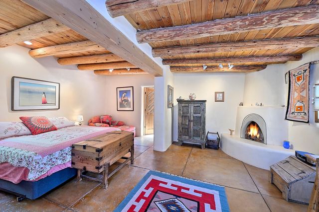 191 Tesuque Village Rd A, Santa Fe, NM 87506