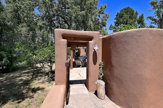 191 Tesuque Village Rd A, Santa Fe, NM 87506