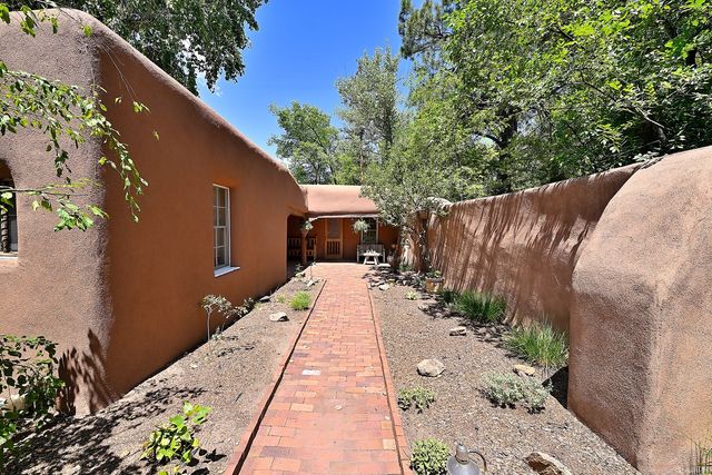 191 Tesuque Village Rd A, Santa Fe, NM 87506