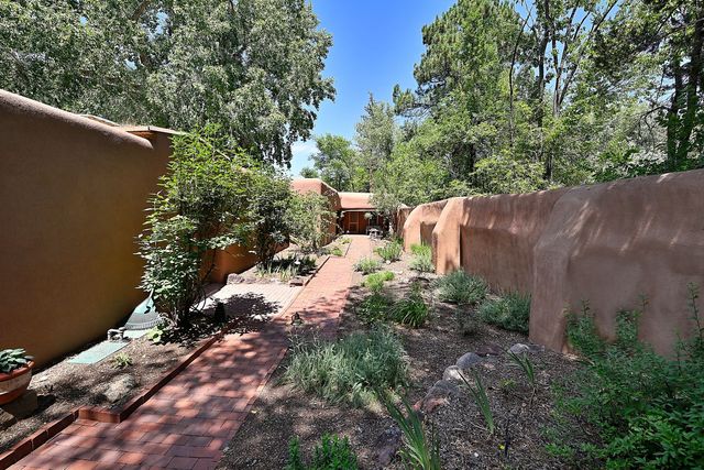 191 Tesuque Village Rd A, Santa Fe, NM 87506