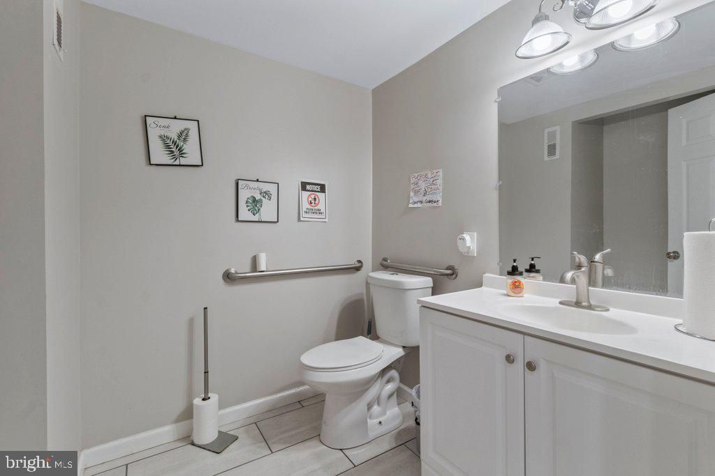 Image 11 of property listing at 3211 BATAVIA AVE, Baltimore, MD 21214