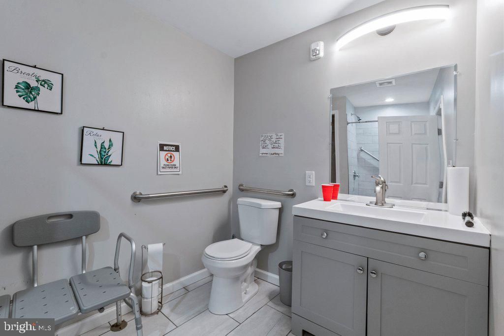 Image 12 of property listing at 3211 BATAVIA AVE, Baltimore, MD 21214