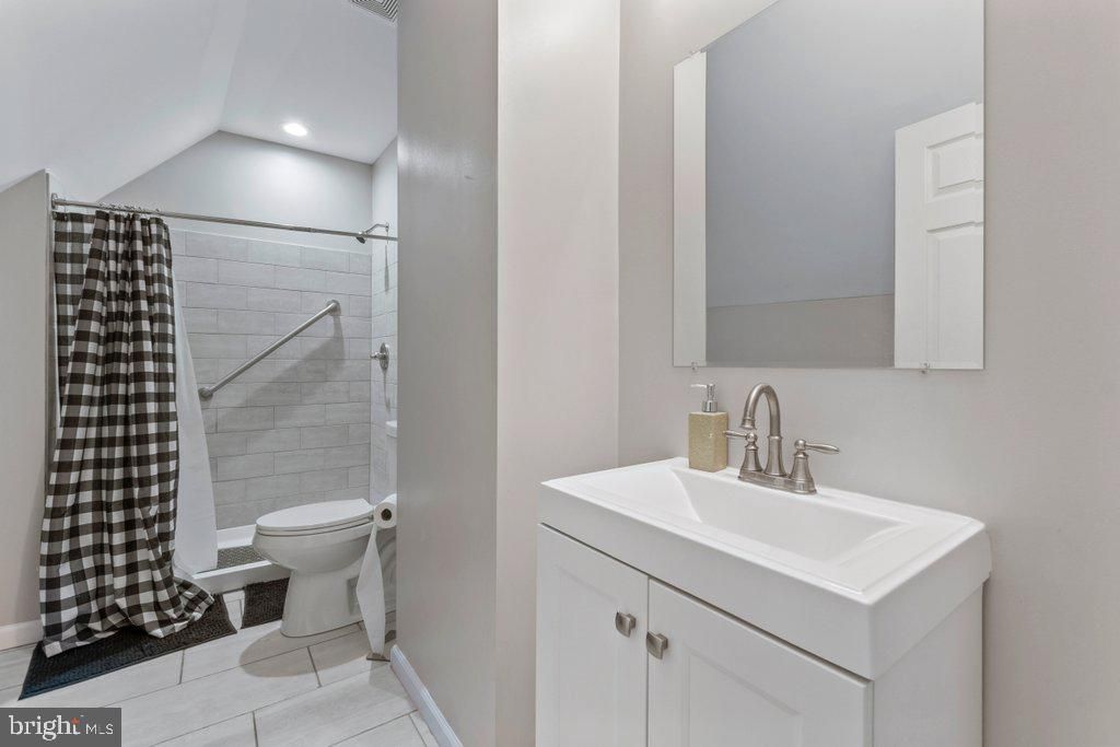 Image 19 of property listing at 3211 BATAVIA AVE, Baltimore, MD 21214