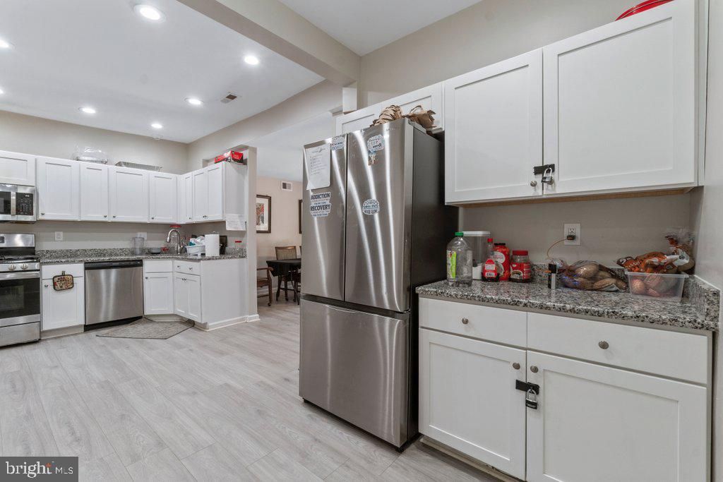 Image 7 of property listing at 3211 BATAVIA AVE, Baltimore, MD 21214