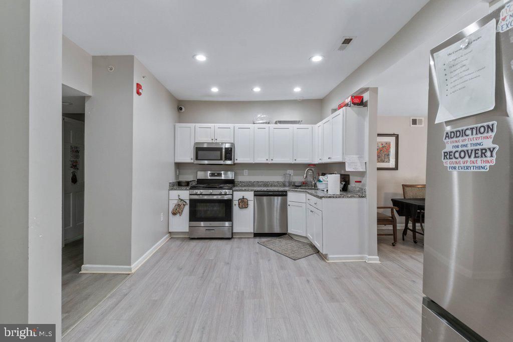 Image 8 of property listing at 3211 BATAVIA AVE, Baltimore, MD 21214