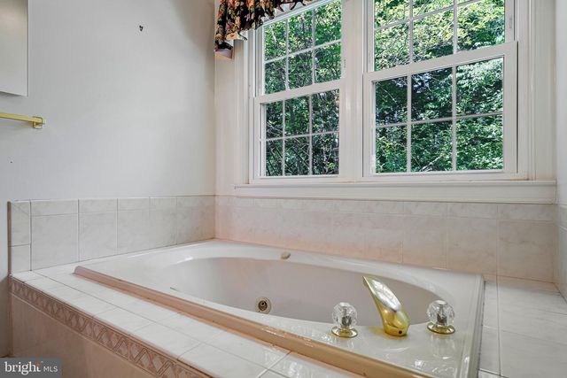 2927 BEAU LN, Fairfax, VA 22031