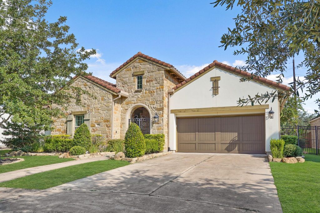 67 Quiet Vista Drive, Sugar Land, TX 77498