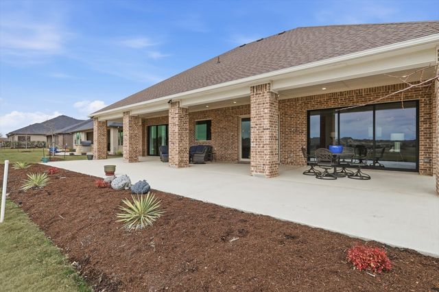 10601 Drinkwater Drive, Denton, TX 76207