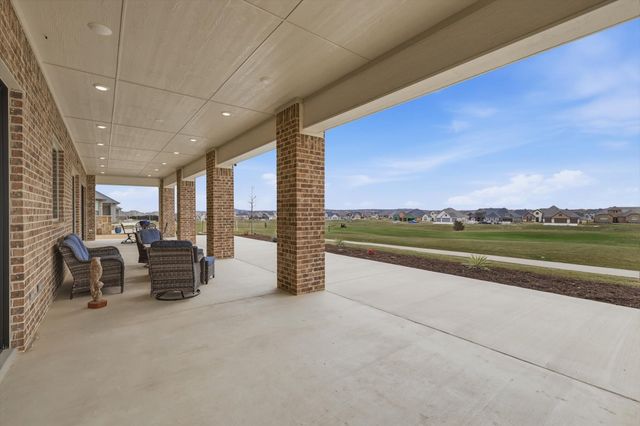 10601 Drinkwater Drive, Denton, TX 76207