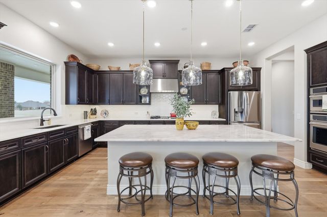 10601 Drinkwater Drive, Denton, TX 76207