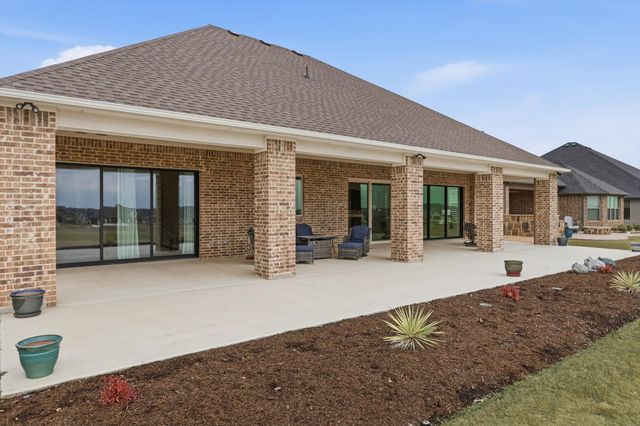 10601 Drinkwater Drive, Denton, TX 76207