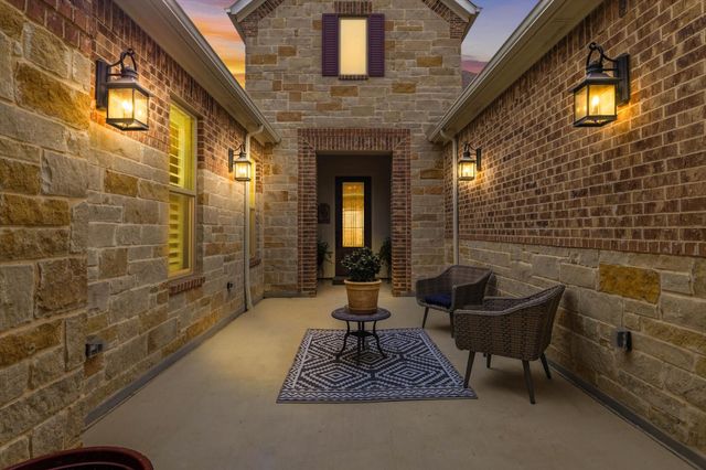 10601 Drinkwater Drive, Denton, TX 76207