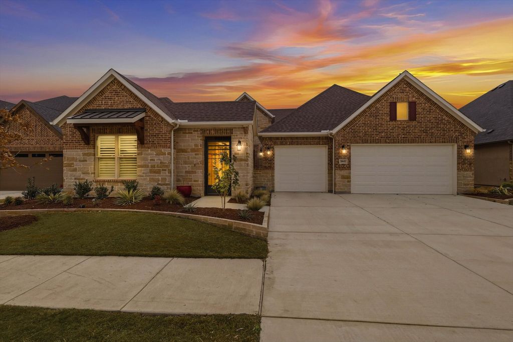 10601 Drinkwater Drive, Denton, TX 76207
