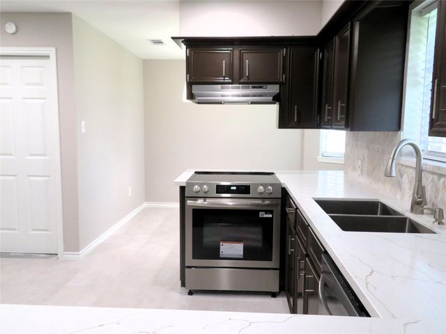 3027 Turtle Creek Drive, Rosenberg, TX 77471