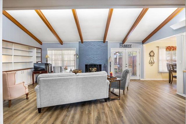 400 W Perry Pl, Carthage, TX 75633