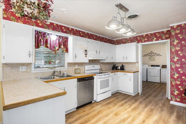 400 W Perry Pl, Carthage, TX 75633