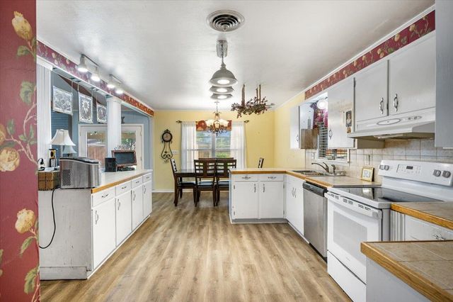 400 W Perry Pl, Carthage, TX 75633