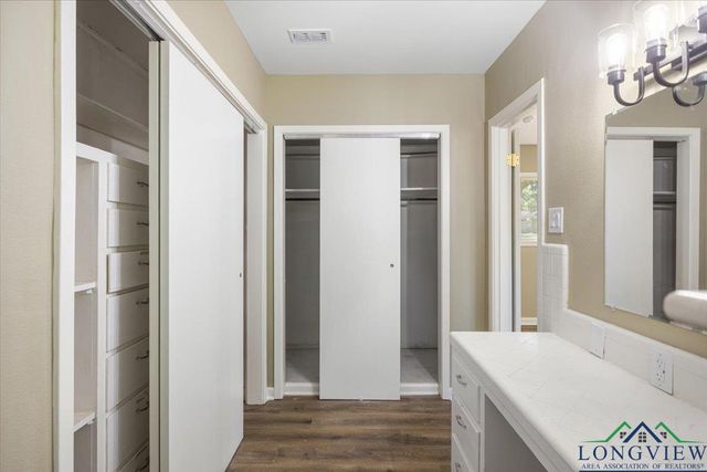 400 W Perry Pl, Carthage, TX 75633