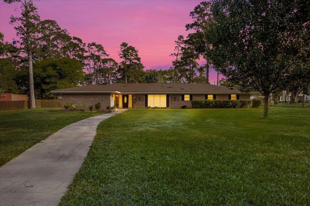 400 W Perry Pl, Carthage, TX 75633