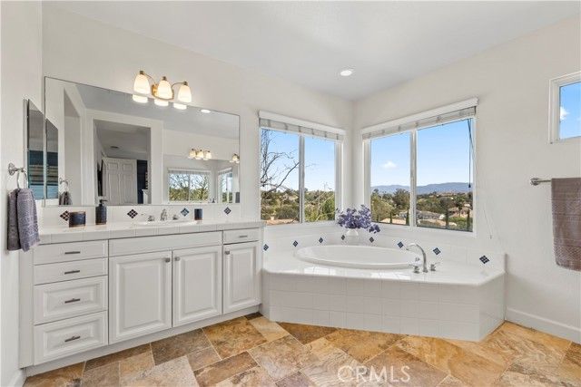 380 Highland Oaks Court, Fallbrook, CA 92028