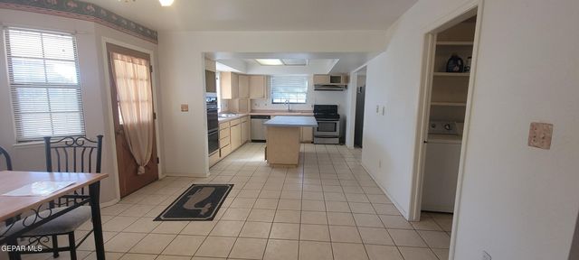 628 BLUFF CANYON Circle, El Paso, TX 79912