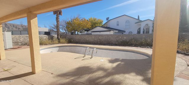 628 BLUFF CANYON Circle, El Paso, TX 79912