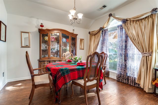 2823 Traildust Drive, Dallas, TX 75237