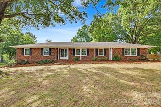 425 Valhalla Drive, Harrisburg, NC 28075