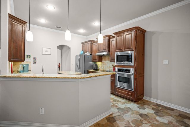 508 Oak Forest Court, Kennedale, TX 76060