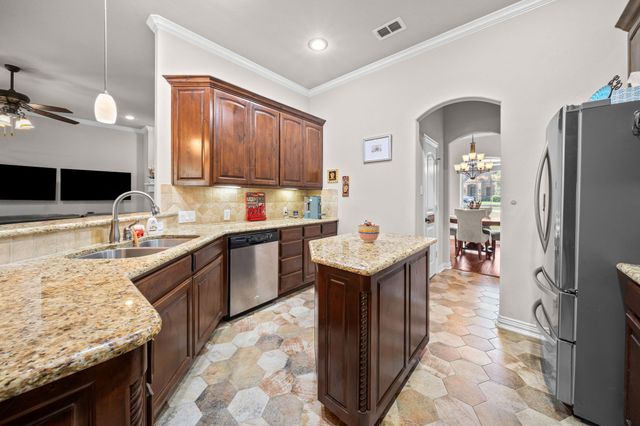 508 Oak Forest Court, Kennedale, TX 76060