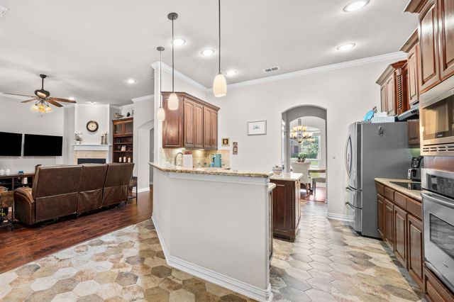 508 Oak Forest Court, Kennedale, TX 76060