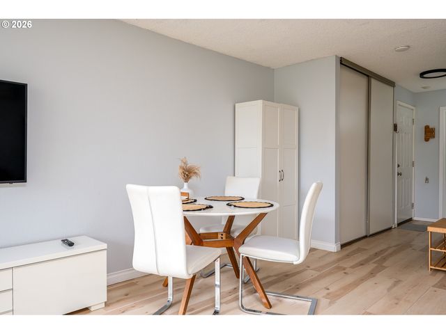 100 KERR Pkwy, Lake Oswego, OR 97035