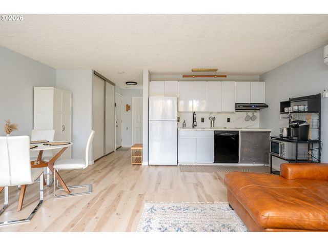 100 KERR Pkwy, Lake Oswego, OR 97035