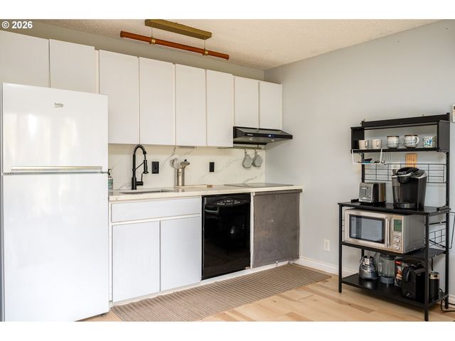 100 KERR Pkwy, Lake Oswego, OR 97035