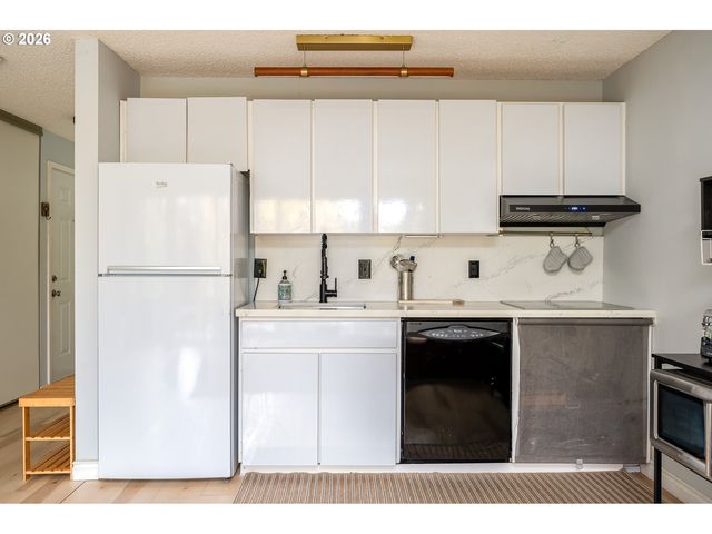 100 KERR Pkwy, Lake Oswego, OR 97035