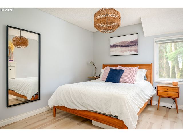 100 KERR Pkwy, Lake Oswego, OR 97035