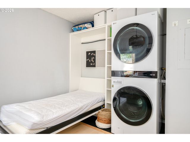 100 KERR Pkwy, Lake Oswego, OR 97035