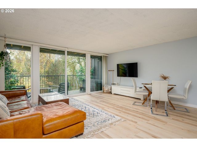 100 KERR Pkwy, Lake Oswego, OR 97035